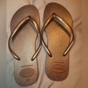 Pink glitter Havaianas flip flops